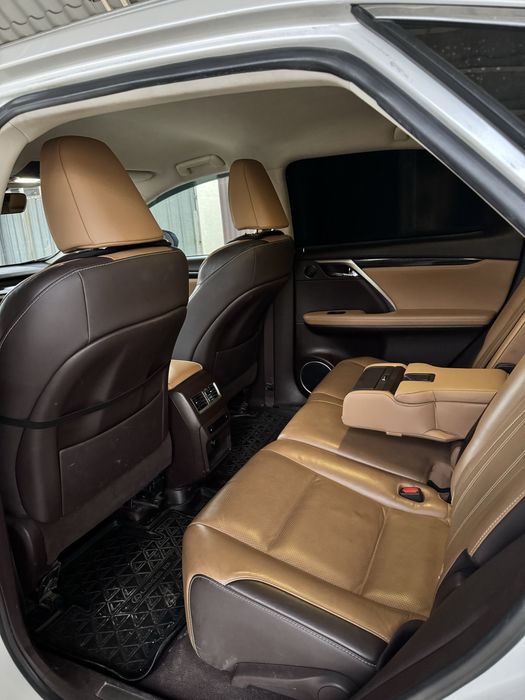 Автомобиль Лексус