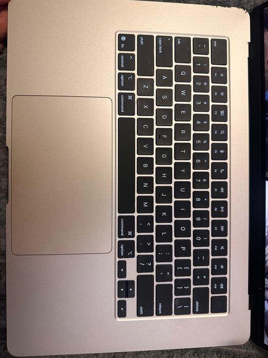 MacBook Air 15″ M4, 2025 года 512гб