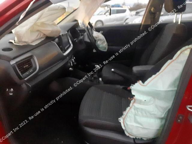 Dezmembrez Kia Stonic 1
