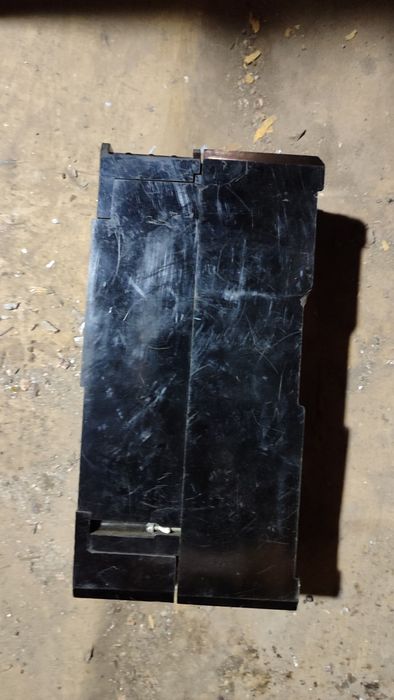 Автомат 380 V   160А