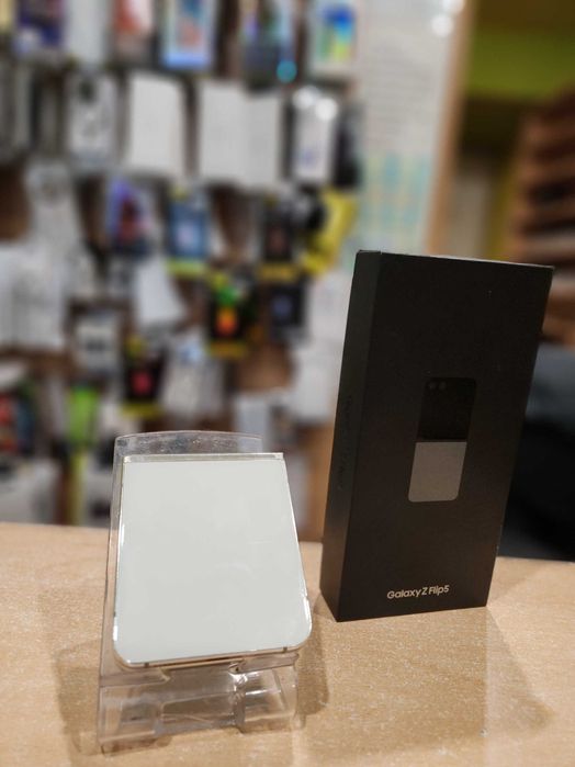 Samsung Galaxy Z Flip5 - 256Gb/8 - Alb - Factura - Garantie