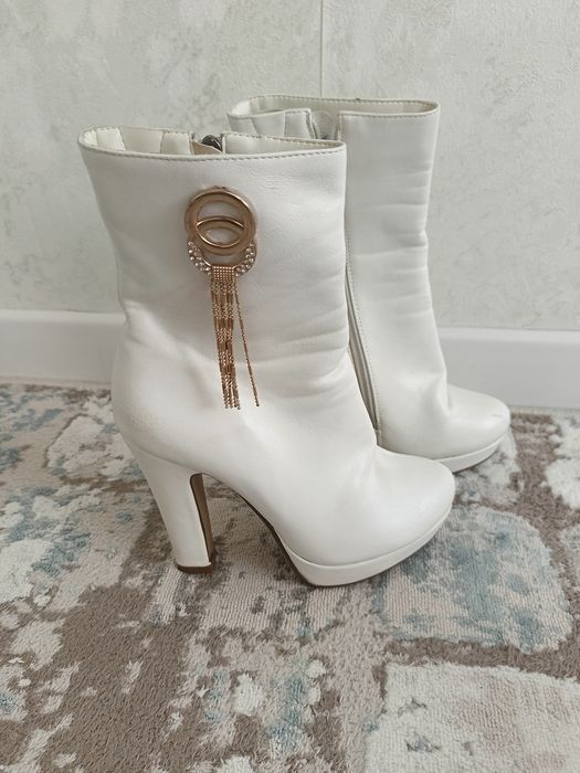 Отдам даром женские вещи