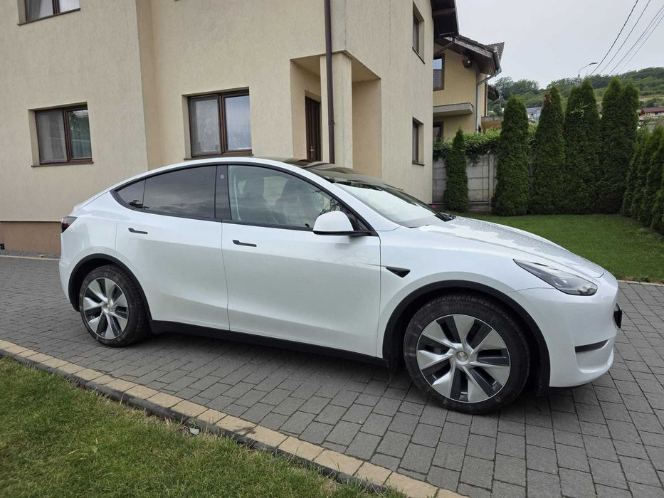 TESLA Model Y 2023 — imagine 2