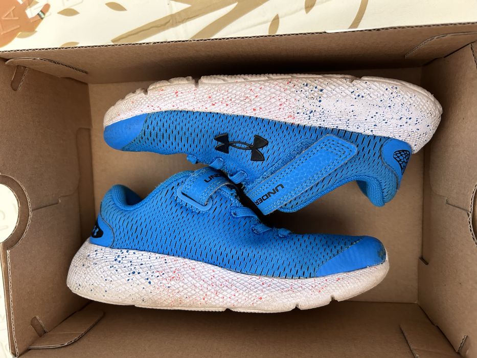 Детски маратонки under armour 28 и найк 30 номер