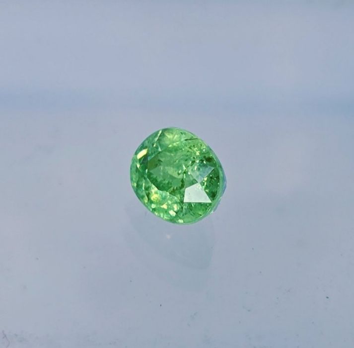 Demantoid natural 0.88ct cu certificat IGI