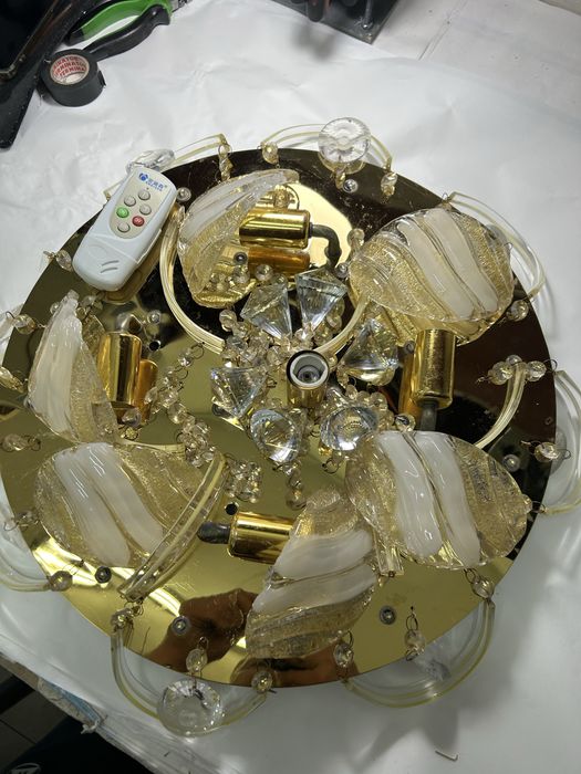 Люстра хорошая с пультом