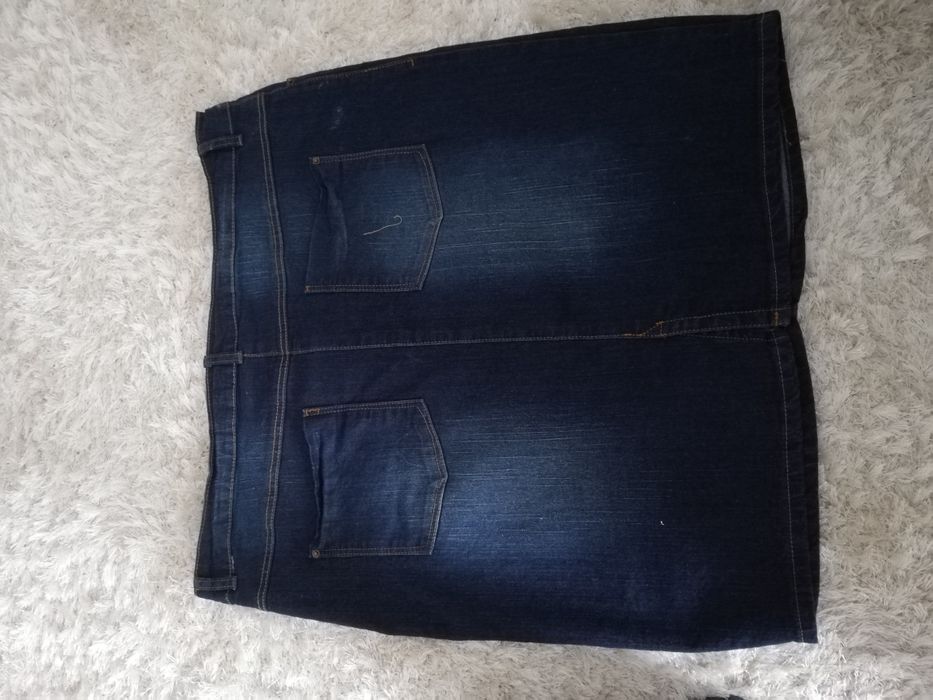 Vând fusta de blugi mr 48culoare bliomaren.