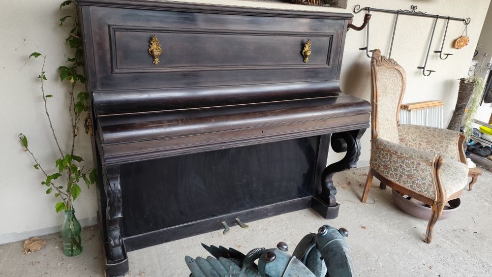 Pianinâ din lemn