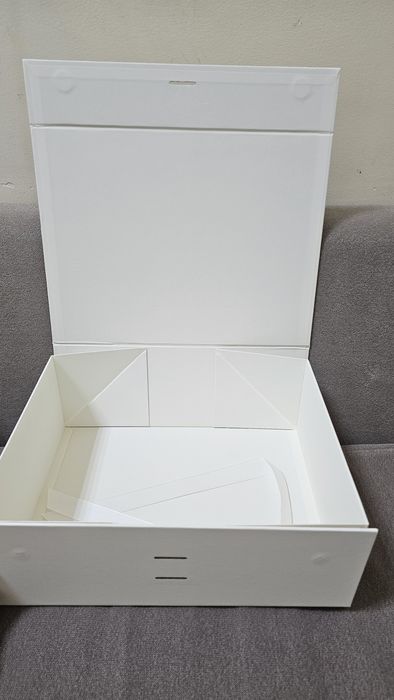 Продам подарочные коробки белые