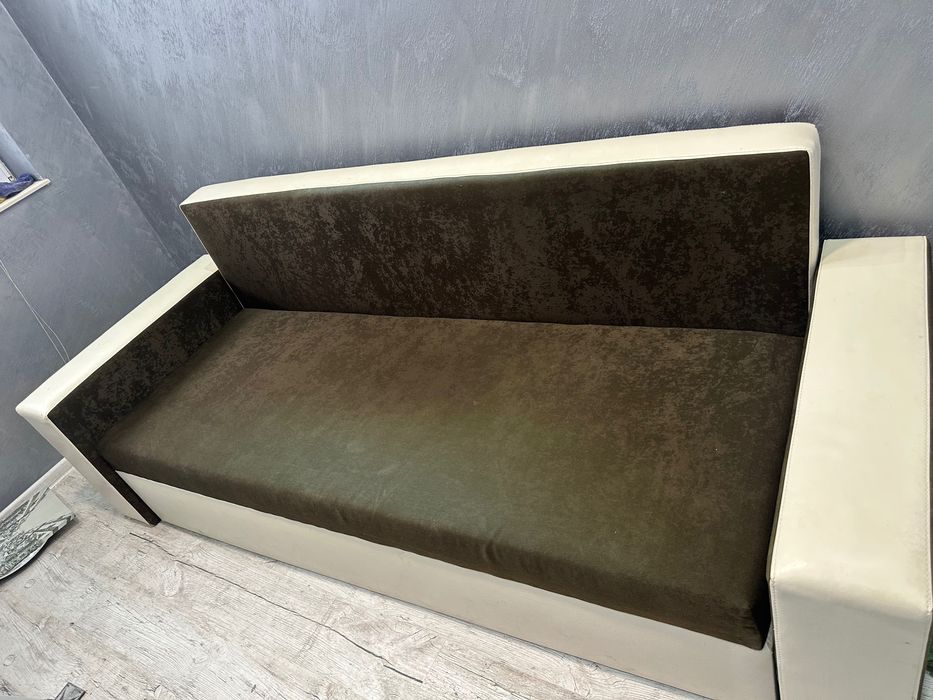 Разтегателен диван