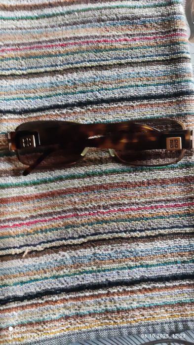 Слънчеви очила. Givenchy.