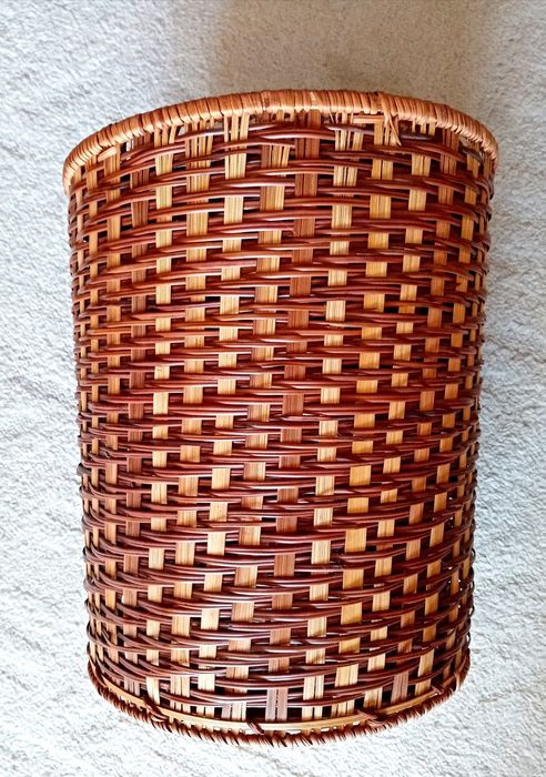 Две плетени кашпи