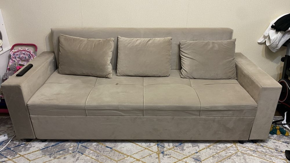 Диван в хорошем состояний