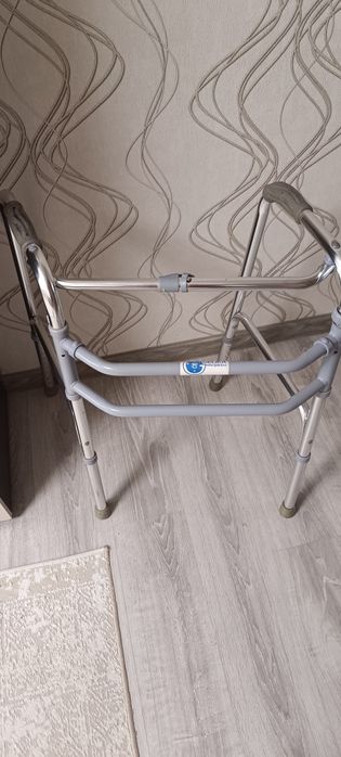 Продам ходунки для пожилых ,бу
