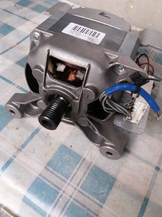 Продавам електромотор от пералня Whirlpool - Шесто чувство