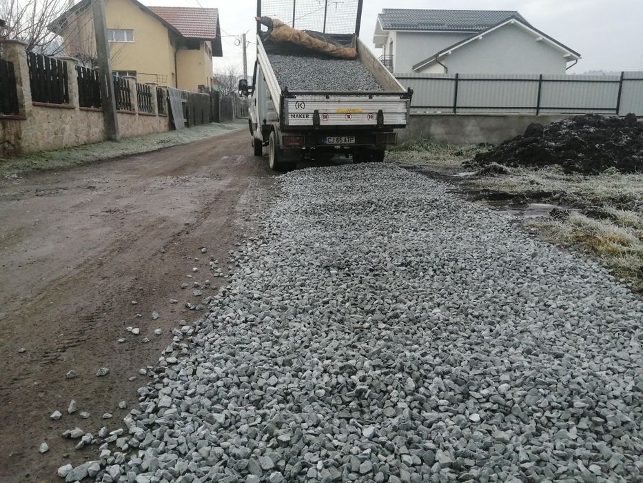 Transport   ,sort , pietriș  ,moloz , pământ etc