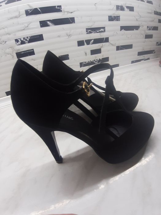 Новые,36-37 размер туфли.