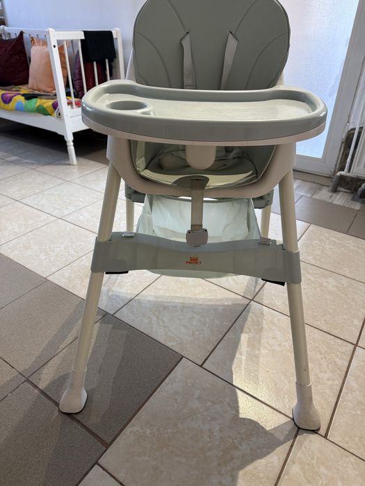 Scaun masa bebelusi aproape nou