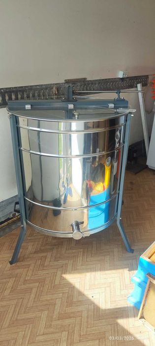 Продавам центрофуга за мед