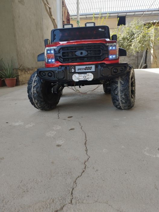 Пультли машина сотилади