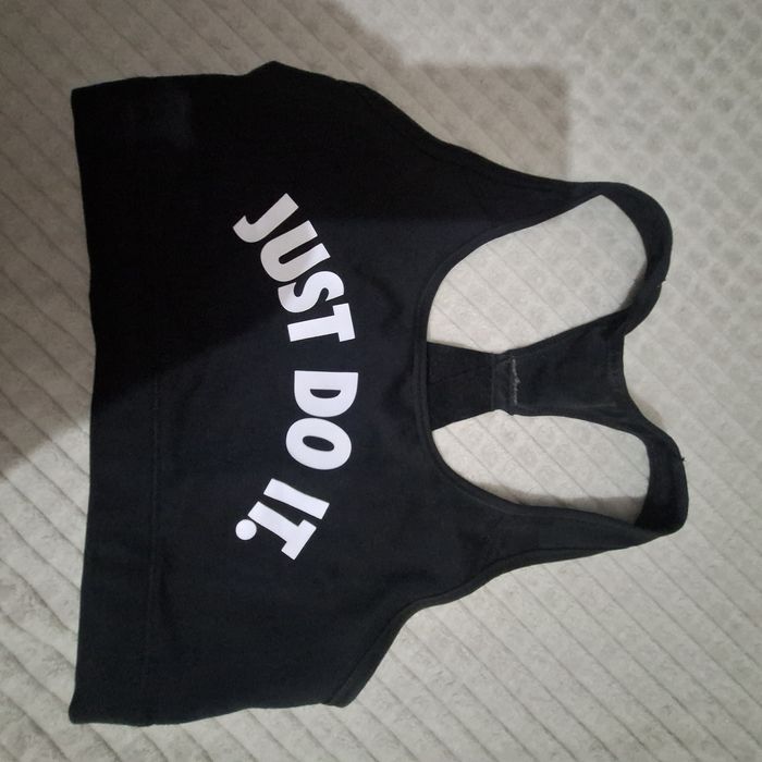 Bustiera de sport