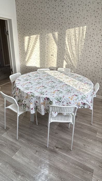 Продам круглый стол со стульями