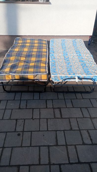 Pat pliant  cadrul metalic saltea din spuma 10 cm