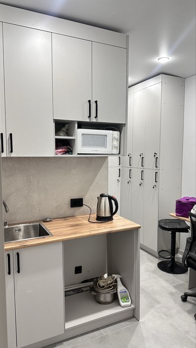 Ищем в салон парикмахера и визажиста