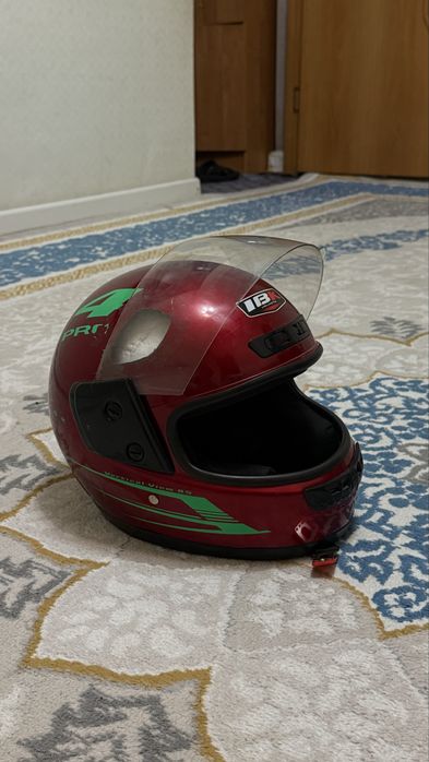 Мото шлем продам срочно