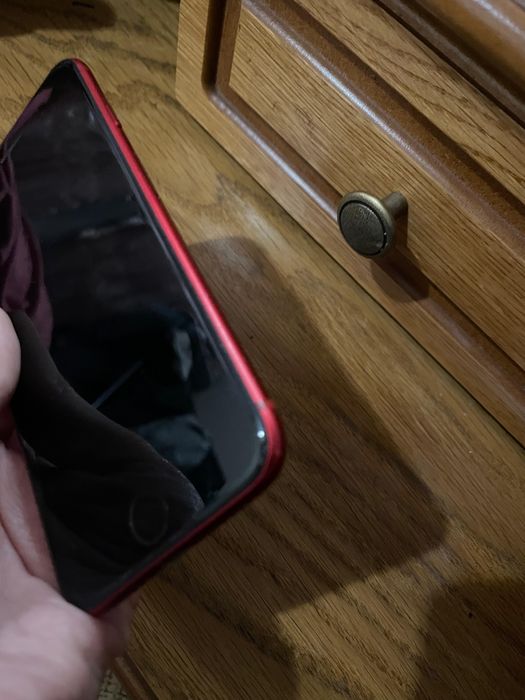 Продам Iphone SE 2020