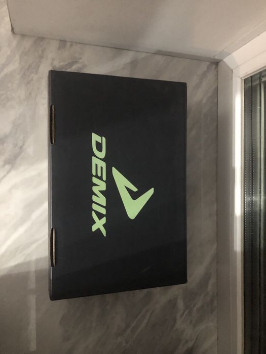 Продам футзалки новые