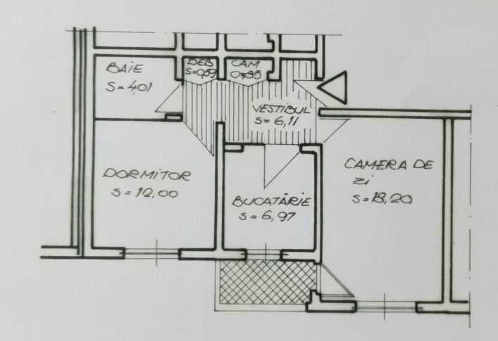 Dristor 2 camere decomandat, bloc din 1982, centrala proprie, usa metalica, balcon inchis termopan.