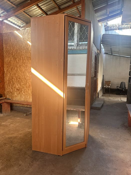 Угловой шкаф вместительный