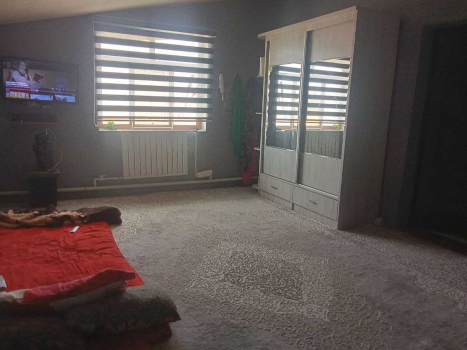 10-соток, 7-хонали ховли сотилади.