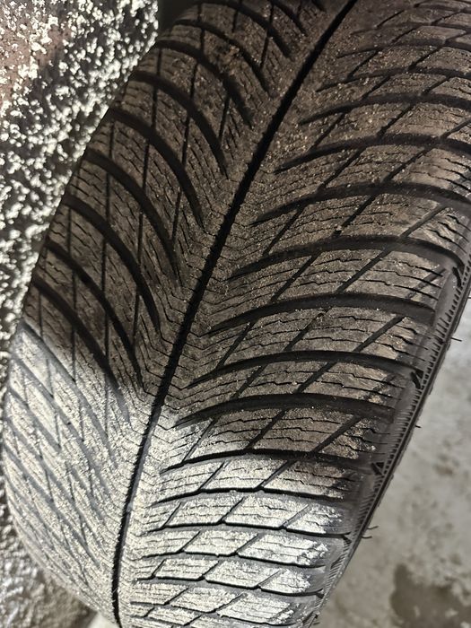 225/45R18  зимни /летни