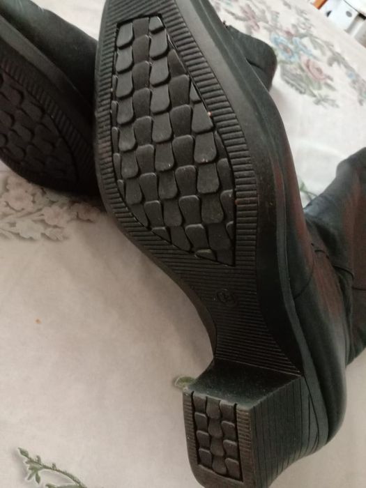 Продам сапоги женские кожаные