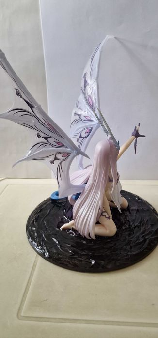 Коллекционная аниме фигурка.