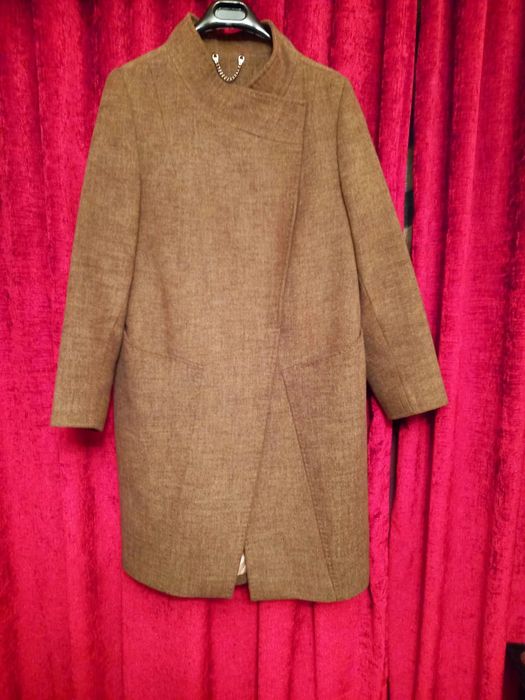 Продаются верхние одежды срочно,пальто.