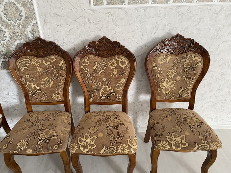 Продам стол и стулья