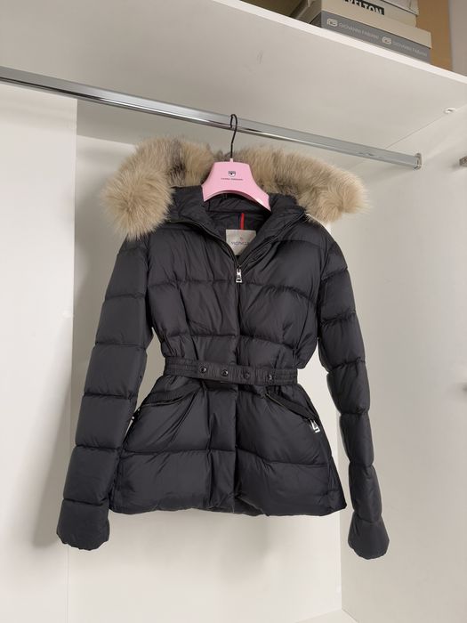 Продам куртку монклер новая