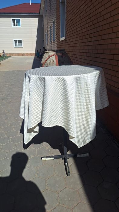 Фуршетный стол, высотой 1,17 м