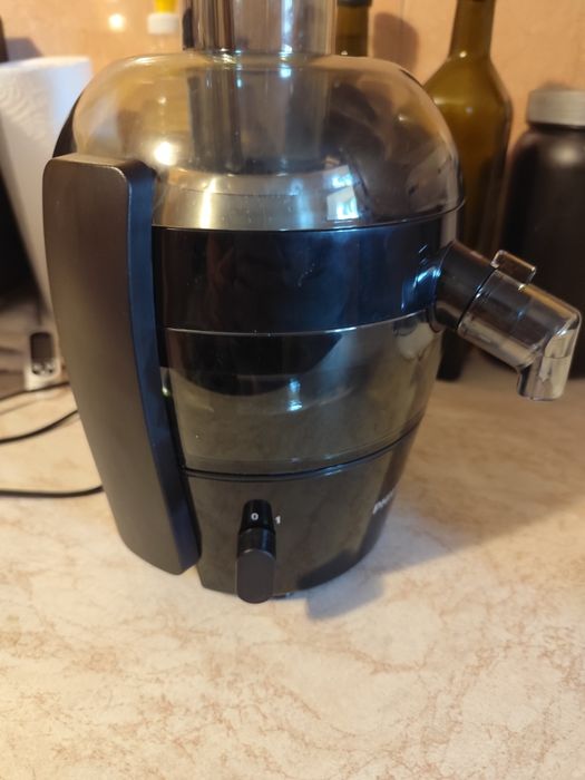 Продавам сокоистисквачка PHILIPS
СОКОИЗСТИСКВАЧКА PHILIPS HR1832/02