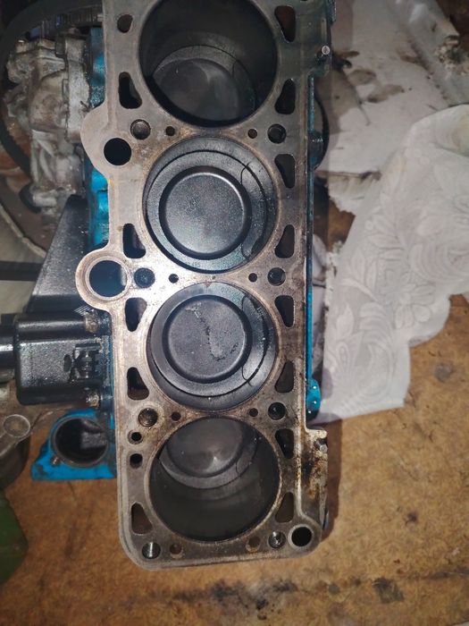 Продам двигатель на запчасти