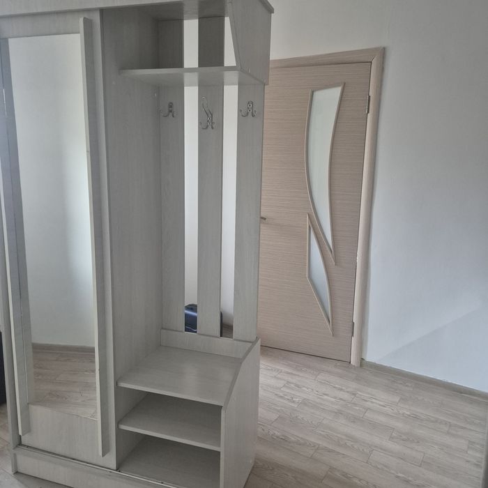 Шкаф в прихожую новыйй