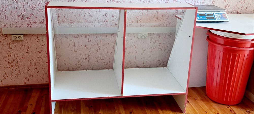 Стеллажи и витрины для магазина