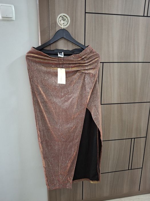 Пола лъскава нова с етикет