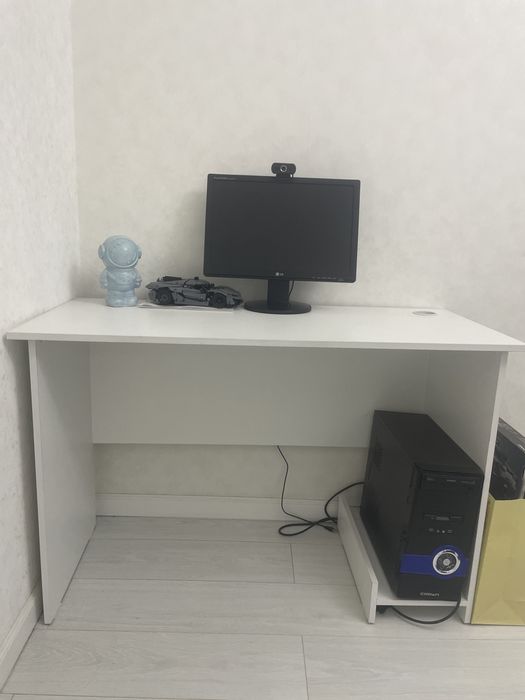 Стол компютерный писменный