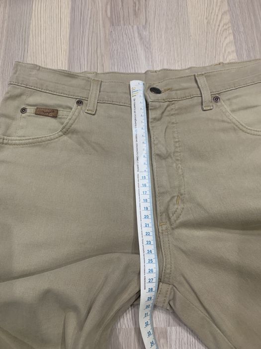 Оригинални мъжки дънки Wrangler размерът е 33