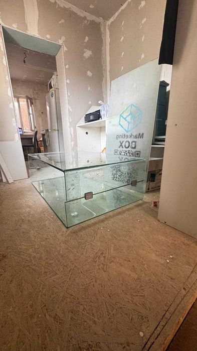 продам стеклянный стол журнальный