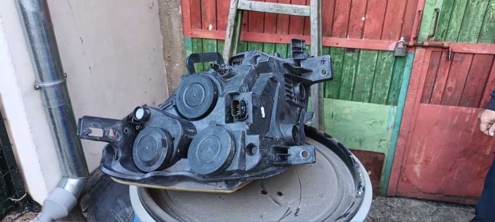 Ляв фар за Peugeot Partner 2008-2013